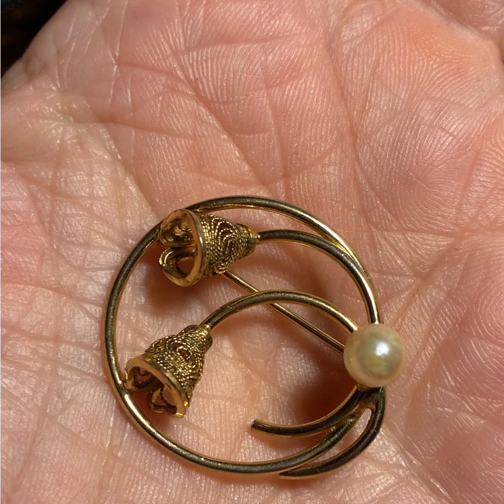 Vintage Mid-Century Gold Tone Floral Brooch